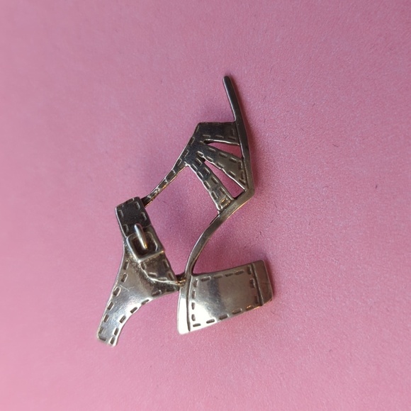 Silver Shoe Sandal heels pin brooch - Picture 5 of 5